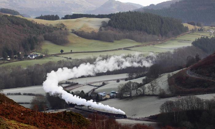 Steaming through the beautiful Dee Valley